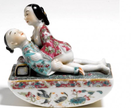 A famille-rose erotic-subject scholars blotter Qing dynasty tampon buvard érotisme.jpg, mai 2021