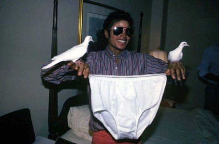 Michael_Jackson_souvenirs_Colombe_fondation_pour_la_paix_dans_le_monde.jpg