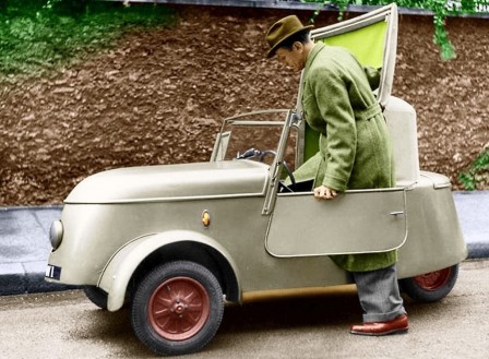 Peugeot_VLV_1942_en_voiture.jpg