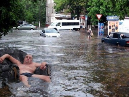 dimanche_piscine_detente_pluie_inondation.jpg
