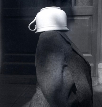 Georges Thiry surréalisme pot de chambre 1950 bonjour.jpg