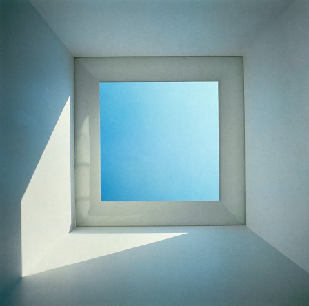 James Turrell carré bleu.jpg