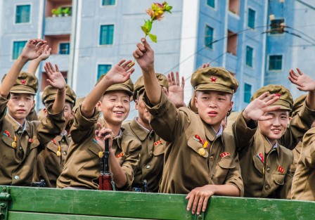Lucien_Muller_les_enfants_soldats_Pyongyang_Coree_du_Nord.jpg