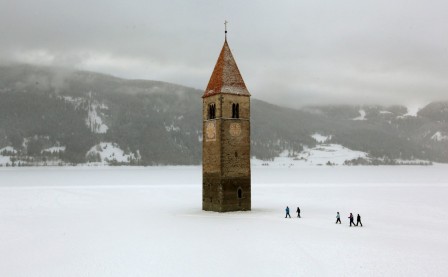 église lac de Resia hiver.jpg