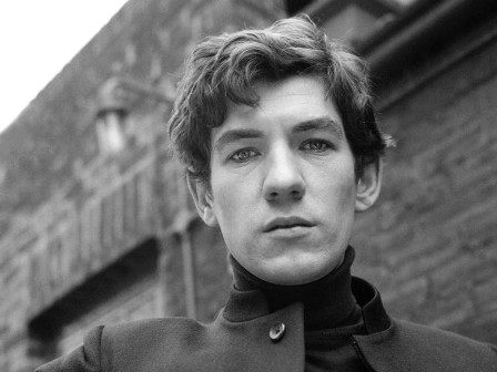 Ian McKellen 1968 Gandalf le jeune bonjour.jpg, juin 2023