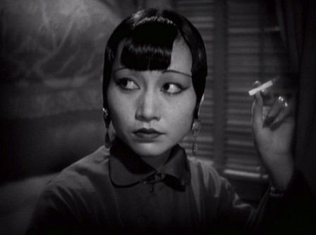 Anna May Wong smoking in Shanghai Express Josef von Sternberg 1932.gif