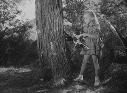 Brigitte_Fossey_in_Jeux_interdits1952_directed_by_Rene_Clement_chien.gif