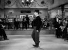 Charlie Chaplin imitant le moon walk de Michael Jackson.gif