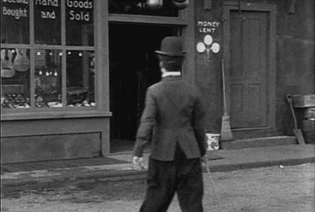 Charlie Chaplin in The Pawnshop 1916 l'ascenseur social.gif