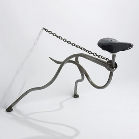 Greyhound_Chair_Mark_Lewis_1985_chaise_chien_mechant.jpg