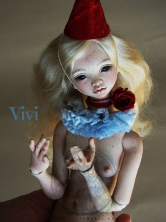 Irina_Lumiere_fragile_dolls_vivi.jpg