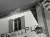 Jacques_Tati_les_vacances_de_Mr_Hulot_le_coucou_de_l_hotel_de_la_plage.gif