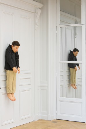 Maurizio_Cattelan_Francois_Fillon_l_homme_nouveau.jpg