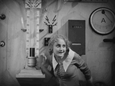 Metropolis maman est en haut qui fait du gateau.gif