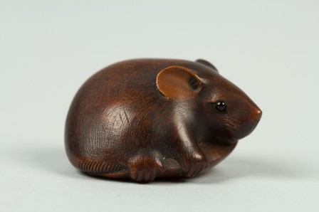 Netsuke of a Rat Grasping a Soybean Pod Edo period 1615–1868 le rat et la gousse de soja.jpg, déc. 2022
