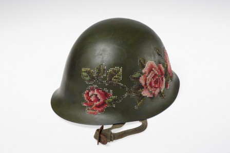 Severija_In_irauskait_-Kriaunevi_ien__casque_guerre_broderie.jpg