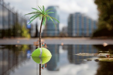 Slinkachu une île.jpg