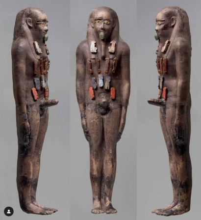 Statuette of Osiris as a Mummy with Erected Phallus, with amulets.jpg, janv. 2023