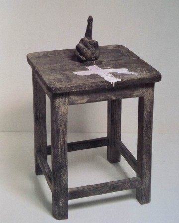 Tapies_tabouret_1987.jpg