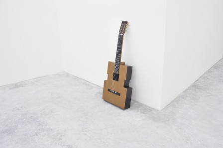 Valentin Carron guitare cubique 2.jpg