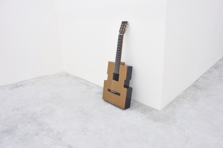 Valentin Carron guitare cubique 2.jpg