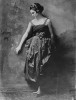 femme_caresse_mur.gif