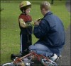 il_y_a_des_enfants_qui_ne_sont_pas_doues_pour_le_velo.gif