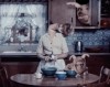 le soir madame prépare le repas.gif
