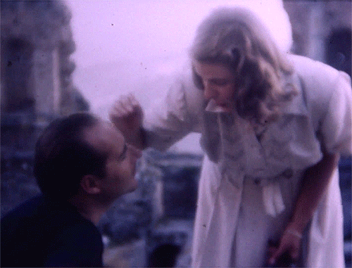 Ingrid_Bergman_and_Roberto_Rossellini_during_the_filming_of_Stromboli_1949_gentil_le_brette.gif, août 2016