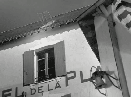 Jacques_Tati_les_vacances_de_Mr_Hulot_le_coucou_de_l_hotel_de_la_plage.gif