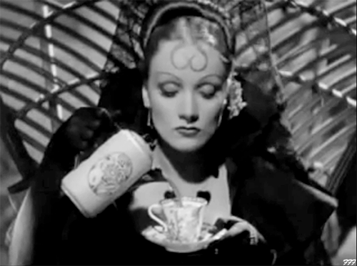 Marlène Dietrich thé.gif, sept. 2018