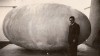 Federico Peralta Ramos prix national de l'Institut Di Tella en 1965 avec une sculpture d'un œuf géant en plâtre et en bois souvenir de Sisyphe