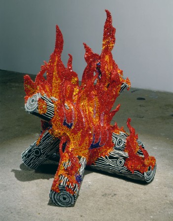 Liza Lou, artist from New York. Fire, 2002 fais du feu dans le défilé