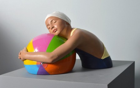 Carole A. Feuerman sur la plage pendant des heures on prenait de belles couleurs.jpg, juil. 2020