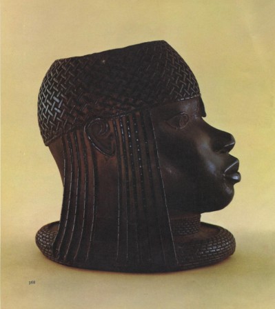 Head of an Oba, Benin, Nigeria, now in Ethnologisches Museum Humbold Forum, Berlin, Germany. 1555.jpg, janv. 2021