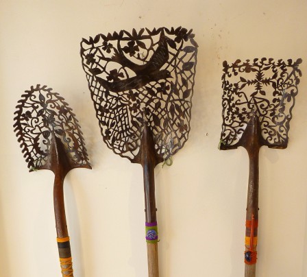 Laced shovels by Cal Lane la pelle du 18 juin.jpg, mai 2021