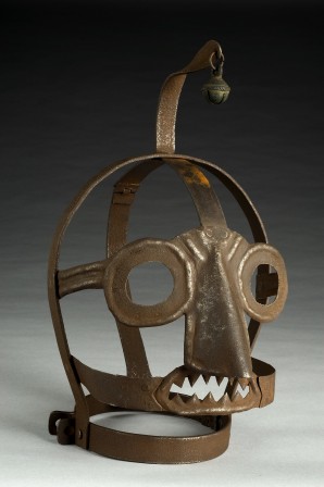 Masque de honte Scold's bridle Germany1550-1800 Masks of shame were used as a punishment device in Europe during the middle ages until the 18th century.jpg, juin 2021