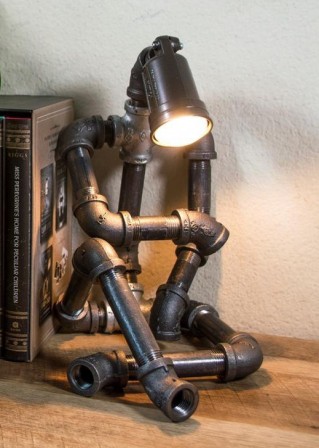 Robot Sitting Lamp by WinsomeWoods que reste t'il de la philosophie des lumières.jpg, nov. 2020