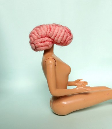 Simmone Spring brainy barbie poupée cérébrale cerveau é.jpg, déc. 2020