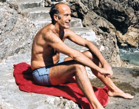 Valéry Giscard d'Estaing à la plage.jpg, déc. 2020