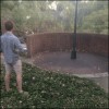 frisbee sur le mur.gif