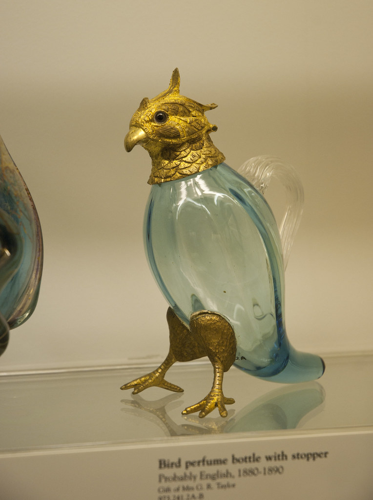 1880 bird perfume bottle le parfum de l'oiseau d'or.jpg, déc. 2023