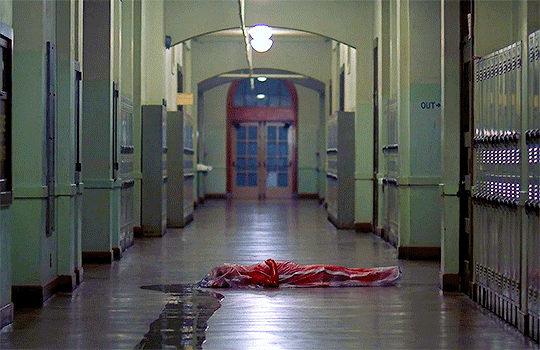 A Nightmare on Elm Street (1984) dir. Wes Craven - lève le bras.gif, oct. 2020