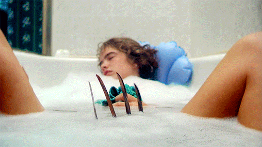 A Nightmare on Elm Street (1984) dir. Wes Craven les griffes du bain 2.gif, avr. 2021