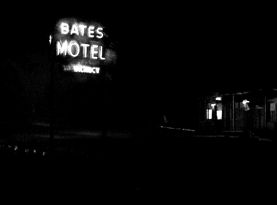 Bates Motel psychose pluie.gif, oct. 2020