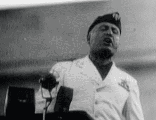 Benito Mussolini ventilateur.gif, sept. 2020
