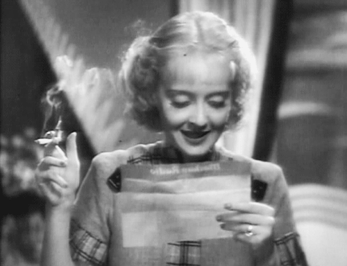 Bette Davis in Fog Over Frisco, 1934 cigarette message de santé publique.gif, mar. 2021