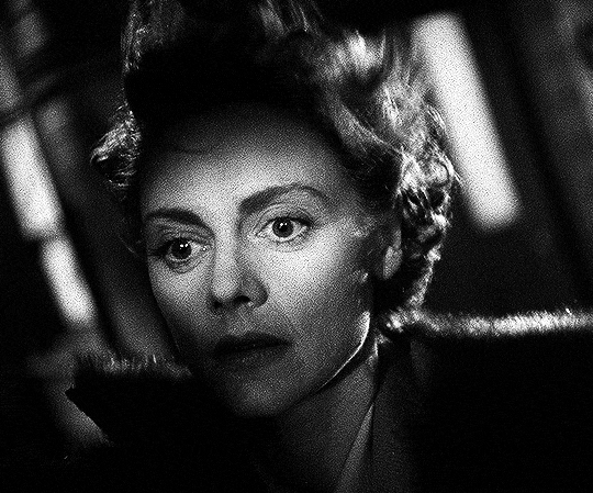 Brève rencontre 1945 dir. David Lean dites à ce gamin d'arrêter de jouer avec sa lampe de poche