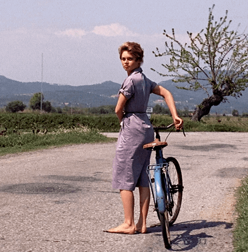 Brigitte Bardot - Roger Vadim vélo tour de France.gif, sept. 2020