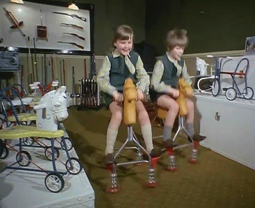 British Pathé Toy Fair 1970 en marche.gif, déc. 2019